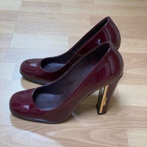 Beautiful burgundy Chanel patent leather heels size 36 (6)